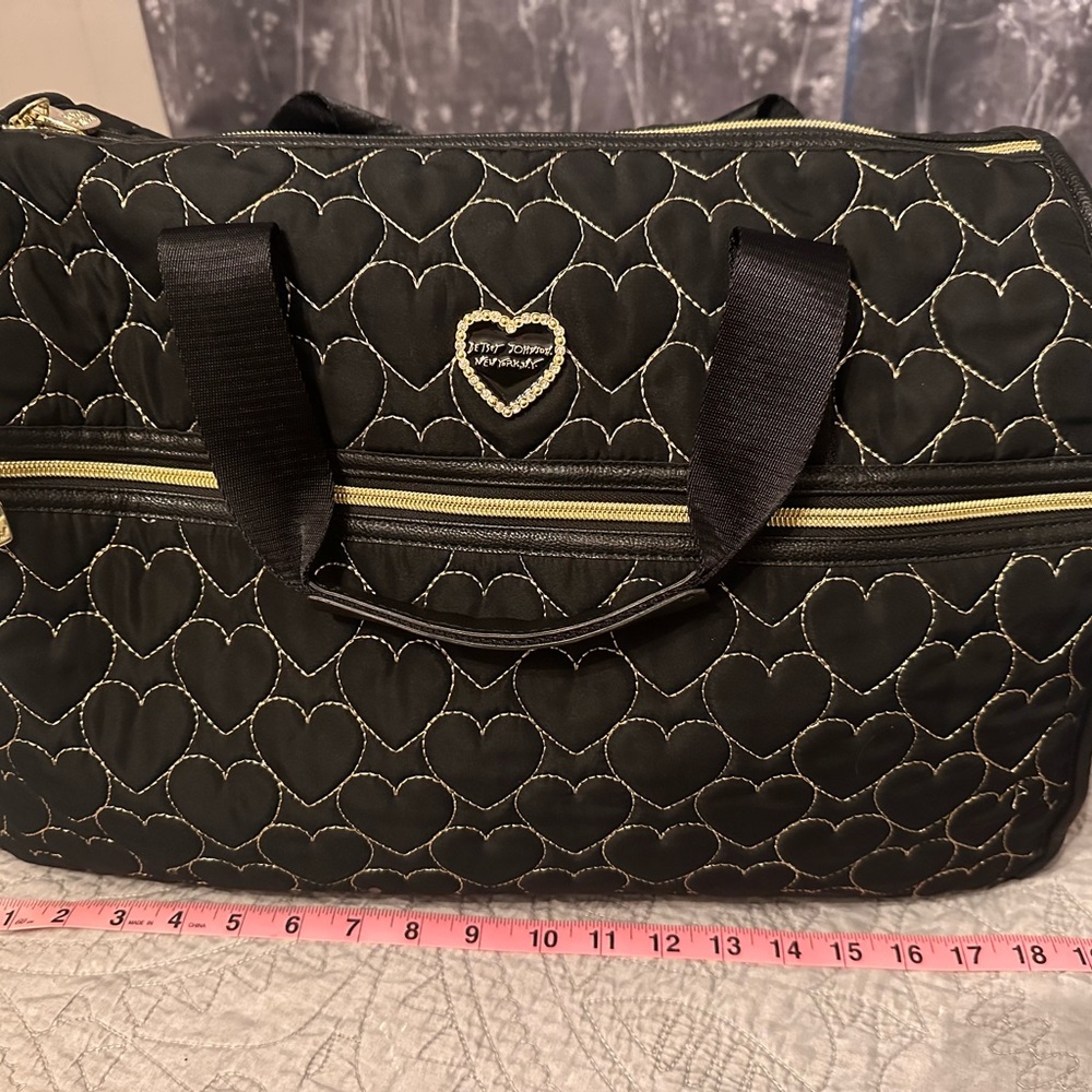 🖤Betsy Johnson Weekender duffel bag 💛